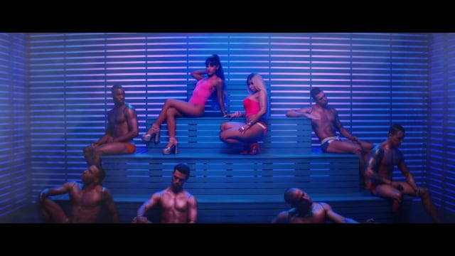 Ariana Grande - Side To Side のサムネイル画像